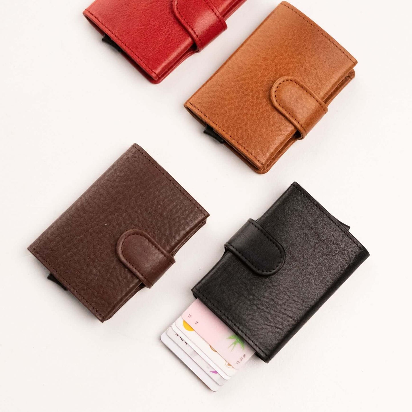 Nahkainen lompakko 40-25 RFID/NFC-estokorttitelineellä
